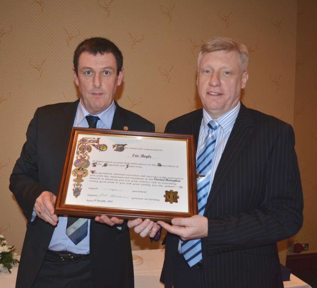 AGSI President Tim Galvin presents Eric with a scroll